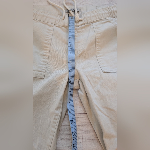 Satin Doll off white drawstring skinny pants. Size 4 - Picture 6 of 11